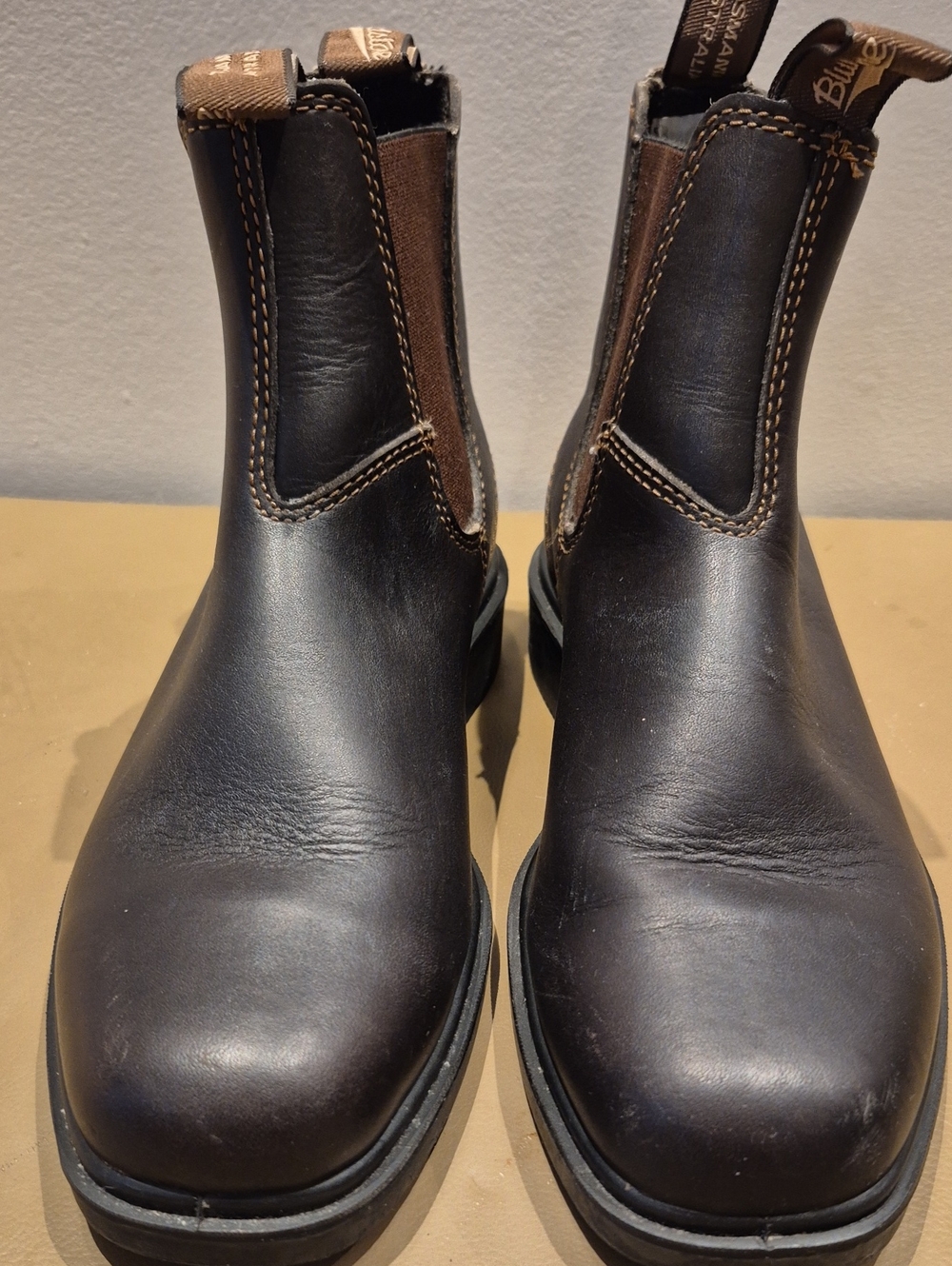 Blundstone Dark Brown Leather Chukka Boots with Brown Elastic Panels US M 6/ W8